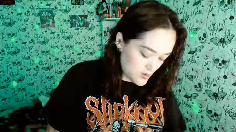 Snapshot of issis_demon chatting on March 16, 3:56 am Yiz online show from March 16, 3:56 am