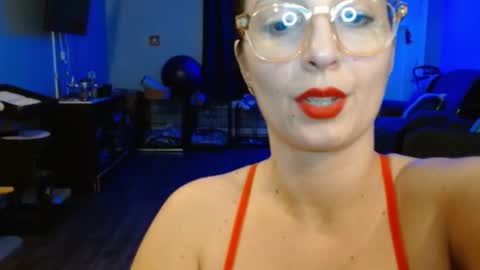 Bella Bloom online show from February 2, 6:15 am