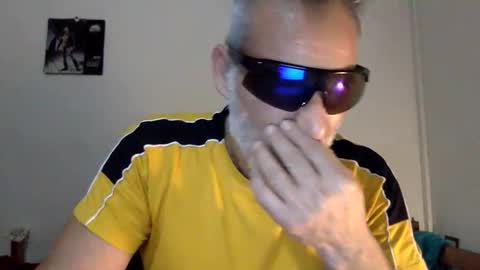 Snapshot of italiankingstripper chatting on January 15, 10:57 pm italiankingstripper online show from January 15, 10:57 pm