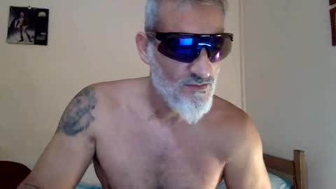 Snapshot of italiankingstripper chatting on January 19, 2:32 pm italiankingstripper online show from January 19, 2:32 pm