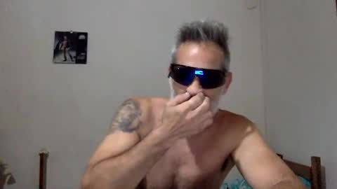 Snapshot of italiankingstripper chatting on February 6, 11:13 am italiankingstripper online show from February 6, 11:13 am
