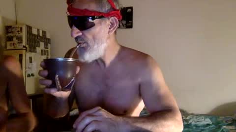 Snapshot of italiankingstripper chatting on February 9, 11:47 am italiankingstripper online show from February 9, 11:47 am