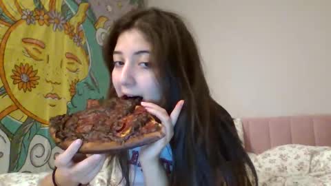 Snapshot of italiankittyx chatting on November 9, 8:51 pm ItalianKitty online show from November 9, 8:51 pm