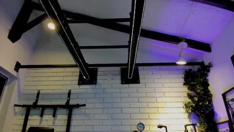 Italo Moore online show from September 11, 11:10 am