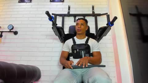 Italo Moore online show from December 1, 11:15 am