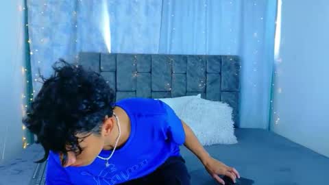 Snapshot of ithan_kingtwin chatting on May 17, 6:15 pm ithan_kingtwin online show from May 17, 6:15 pm