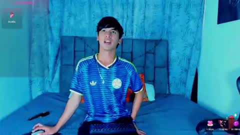 Snapshot of ithan_kingtwin chatting on June 17, 7:59 pm ithan_kingtwin online show from June 17, 7:59 pm
