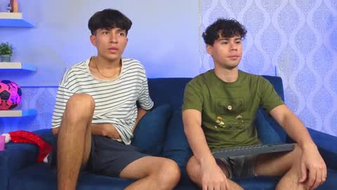 Snapshot of ithan_salvatore chatting on December 14, 10:39 pm Ithan and Friends online show from December 14, 10:39 pm