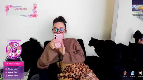 Snapshot of its__angelica_ chatting on November 28, 7:38 pm Angelica online show from November 28, 7:38 pm