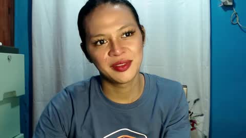 Snapshot of its_asiandave chatting on February 17, 8:52 am DAVE online show from February 17, 8:52 am