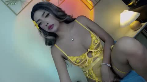Snapshot of its_me_hedone chatting on September 19, 5:31 am Pixie online show from September 19, 5:31 am