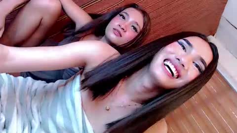 Snapshot of its_me_luna1111 chatting on June 11, 12:32 am its_me_luna1111 online show from June 11, 12:32 am