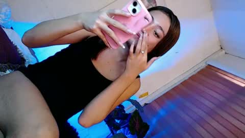 Snapshot of its_me_luna1111 chatting on July 7, 7:23 am its_me_luna1111 online show from July 7, 7:23 am