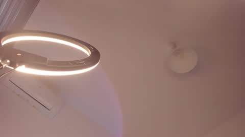 Isabella online show from December 3, 1:09 pm