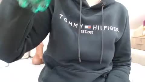 Snapshot of itsbustymommy chatting on November 9, 4:27 pm Busty mommy online show from November 9, 4:27 pm