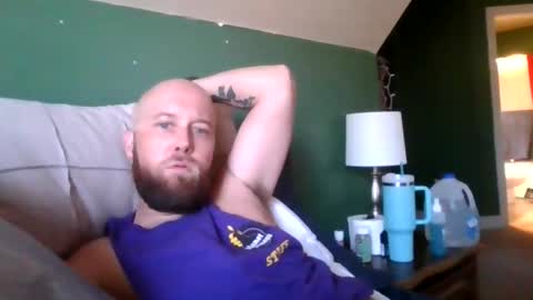 Snapshot of itskirby89 chatting on February 12, 6:47 pm itskirby89 online show from February 12, 6:47 pm