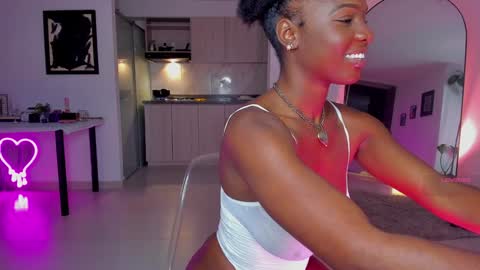 Snapshot of itslau_ chatting on January 25, 12:38 am lau online show from January 25, 12:38 am