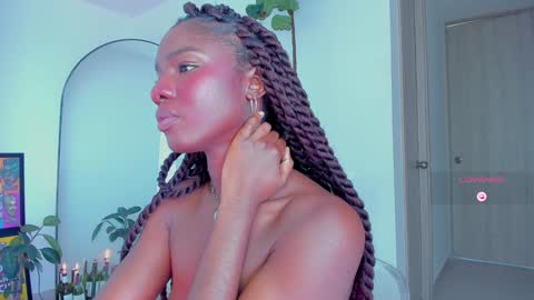 Snapshot of itslau_ chatting on February 2, 5:04 pm lau online show from February 2, 5:04 pm