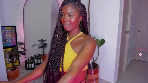 Snapshot of itslau_ chatting on February 18, 9:54 am lau online show from February 18, 9:54 am