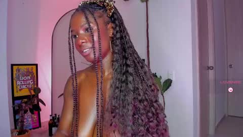 Snapshot of itslau_ chatting on March 5, 10:00 am lau online show from March 5, 10:00 am