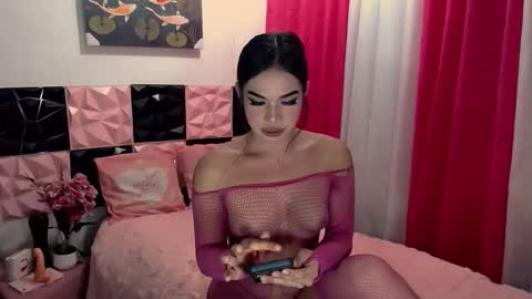 Snapshot of itsme_anastasia69 chatting on October 20, 4:02 am Anna online show from October 20, 4:02 am