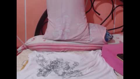 Snapshot of itsme_kitty chatting on February 4, 12:55 pm Kitty online show from February 4, 12:55 pm