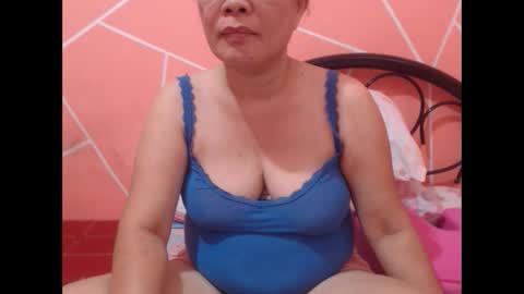 Snapshot of itsme_kitty chatting on April 9, 12:43 am Kitty online show from April 9, 12:43 am
