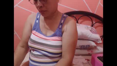 Snapshot of itsme_kitty chatting on May 29, 11:47 pm Kitty online show from May 29, 11:47 pm