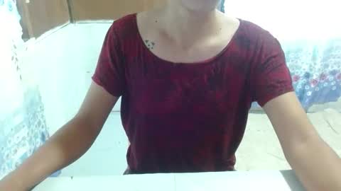 Snapshot of itsmelily05 chatting on March 3, 1:34 am itsmelily05 online show from March 3, 1:34 am