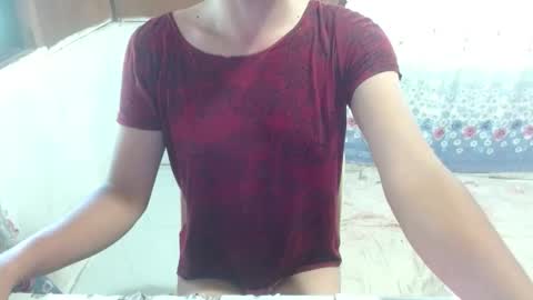 Snapshot of itsmelily05 chatting on March 19, 5:33 am itsmelily05 online show from March 19, 5:33 am