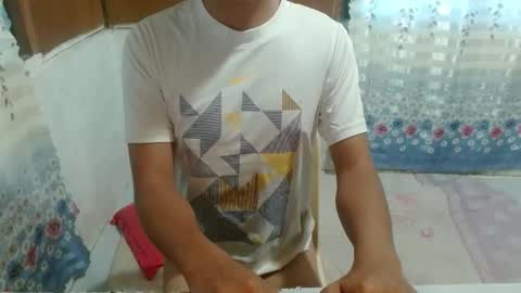 Snapshot of itsmelily05 chatting on March 20, 10:36 pm itsmelily05 online show from March 20, 10:36 pm