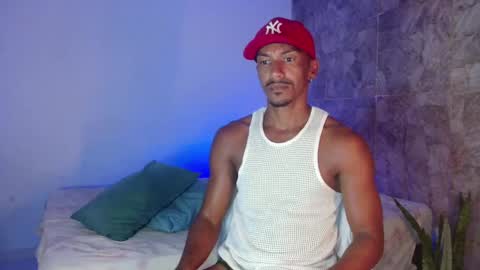 Snapshot of itsmikenoir chatting on November 18, 12:05 am Limited offer 50 online show from November 18, 12:05 am