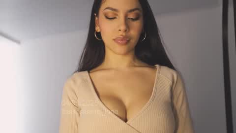 itsssssssme_lana online show from January 4, 5:05 pm