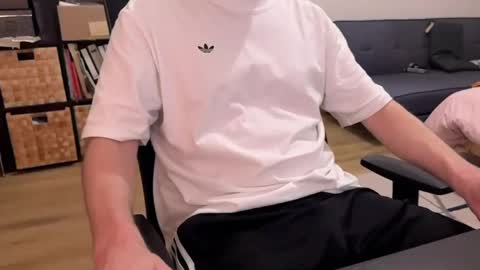 Snapshot of itsthat chatting on April 8, 2:44 am itsthat online show from April 8, 2:44 am