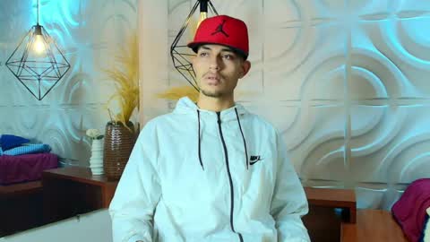 itszairen online show from June 8, 12:14 am