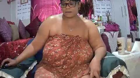 itumeleng74 online show from February 17, 6:21 am