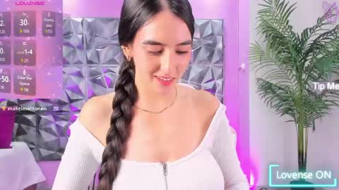 Snapshot of itzel_geneva chatting on May 6, 3:17 pm Itzel online show from May 6, 3:17 pm