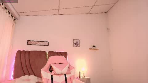 Snapshot of itzel_geneva chatting on June 16, 3:25 pm Itzel online show from June 16, 3:25 pm
