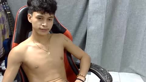 itzme_john online show from May 13, 2:47 pm