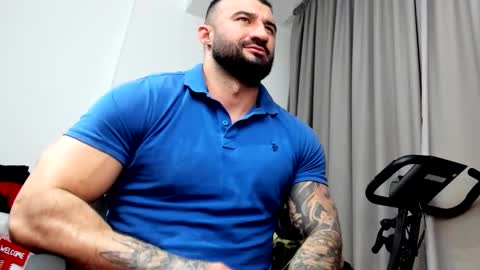 Snapshot of iustinmucle95 chatting on January 30, 1:00 am iustinmucle95 online show from January 30, 1:00 am