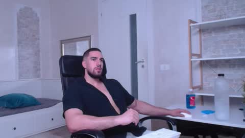 Snapshot of ivanhydee chatting on September 12, 4:45 am IvanHydee online show from September 12, 4:45 am