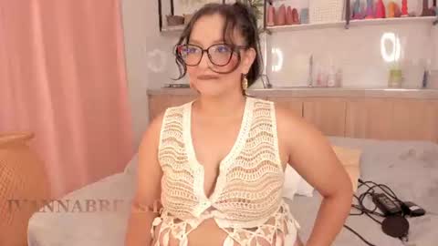 Snapshot of ivannabreastoficial chatting on June 25, 12:54 am Ivannabreast online show from June 25, 12:54 am