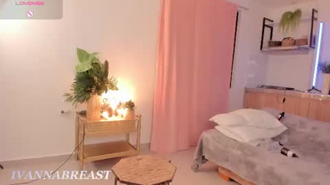 Snapshot of ivannabreastoficial chatting on July 23, 2:31 am Ivannabreast online show from July 23, 2:31 am