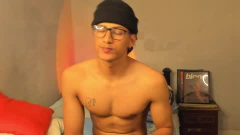 Snapshot of ivano_jones chatting on December 7, 12:02 pm Ivano online show from December 7, 12:02 pm