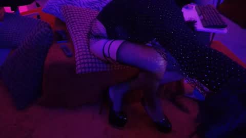 yves online show from November 25, 12:32 am