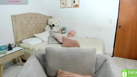 Snapshot of ivet_cute1 chatting on June 3, 1:25 pm ivet online show from June 3, 1:25 pm
