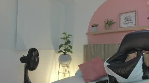 I V E T T E online show from May 1, 7:29 pm