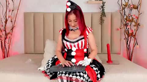 Snapshot of ivone_adams chatting on October 31, 8:21 pm Ivone Adams online show from October 31, 8:21 pm