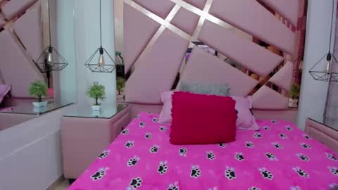 Snapshot of ivonjanice chatting on September 17, 1:35 pm IvonJanice online show from September 17, 1:35 pm