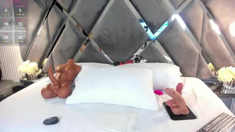 ivonne_millerr online show from April 24, 10:34 pm